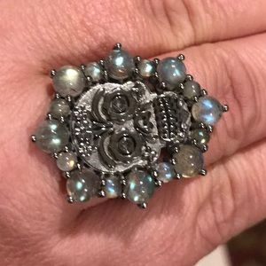 Hespera Skull Labrodite ring